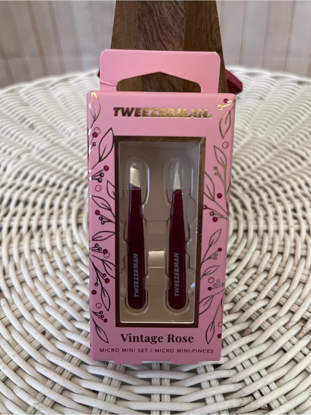 Tweezerman Vintage Rose Micro Mini Tweezer Set - Pink and Deep Red - Picture 5 of 6